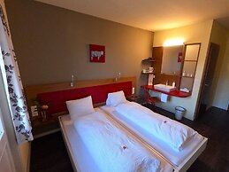 Alpenrose Hotel & Gardens