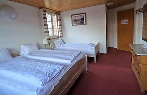 Alpenrose Hotel & Gardens