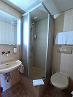 Alpenrose Hotel & Gardens