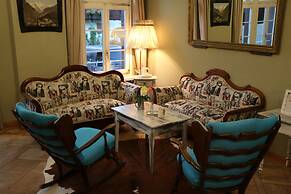 Alpenrose Hotel & Gardens