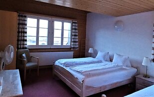 Alpenrose Hotel & Gardens