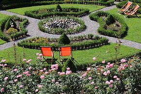 Alpenrose Hotel & Gardens