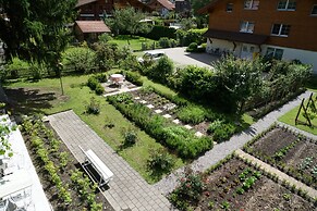 Alpenrose Hotel & Gardens