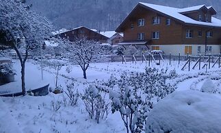 Alpenrose Hotel & Gardens