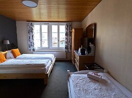 Alpenrose Hotel & Gardens