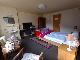 Alpenrose Hotel & Gardens