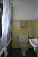 Alpenrose Hotel & Gardens