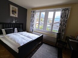 Alpenrose Hotel & Gardens