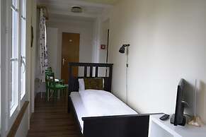 Alpenrose Hotel & Gardens