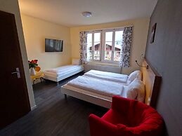 Alpenrose Hotel & Gardens