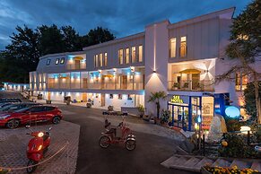 Barry Memle Lake Side Resort