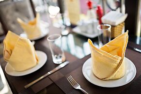 Hanoi Golden Moon Hotel