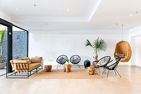 Atlantic Holiday Hotel