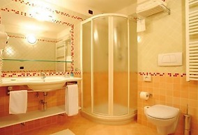 AlpHotel Taller