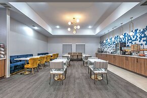 La Quinta Inn & Suites by Wyndham Decatur