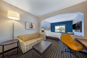 Holiday Inn Express Hotel & Suites Pittsburg by IHG