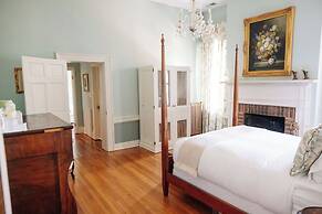 Ironclad Inn & Bourbon Room