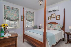 Ironclad Inn & Bourbon Room