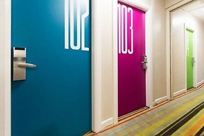 Snoozles Quay Street Tourist Hostel