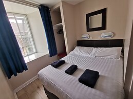 Snoozles Quay Street Tourist Hostel