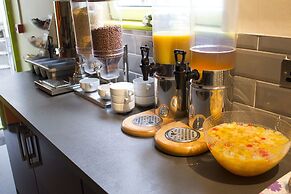 Snoozles Quay Street Tourist Hostel