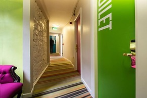 Snoozles Quay Street Tourist Hostel