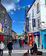 Snoozles Quay Street Tourist Hostel