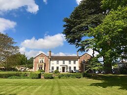 Glewstone Court Country House Hotel