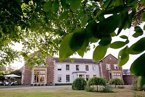 Glewstone Court Country House Hotel