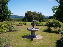 Glewstone Court Country House Hotel