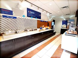 Holiday Inn Express & Suites Clear Spring  by IHG