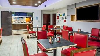 Holiday Inn Express & Suites Olathe South by IHG
