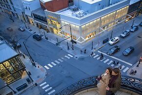 Waldorf Astoria Chicago