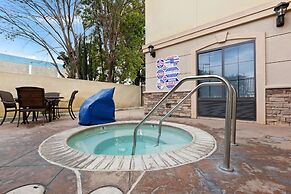 La Quinta Inn & Suites by Wyndham NE Long Beach/Cypress