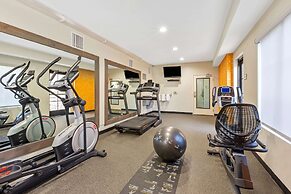 La Quinta Inn & Suites by Wyndham NE Long Beach/Cypress
