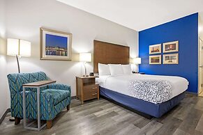 La Quinta Inn & Suites by Wyndham NE Long Beach/Cypress