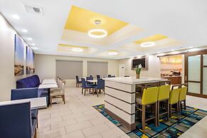 La Quinta Inn & Suites by Wyndham NE Long Beach/Cypress
