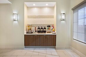 La Quinta Inn & Suites by Wyndham NE Long Beach/Cypress