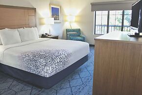La Quinta Inn & Suites by Wyndham NE Long Beach/Cypress