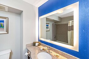 La Quinta Inn & Suites by Wyndham NE Long Beach/Cypress