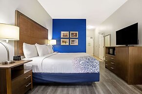 La Quinta Inn & Suites by Wyndham NE Long Beach/Cypress