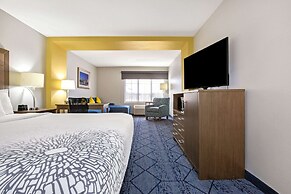 La Quinta Inn & Suites by Wyndham NE Long Beach/Cypress