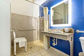 La Quinta Inn & Suites by Wyndham NE Long Beach/Cypress