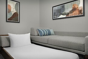 SpringHill Suites Savannah Downtown / Historic District