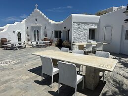 Eleni's Village Suites