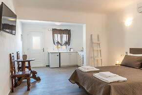 Eleni's Village Suites