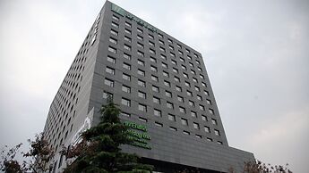 Holiday Inn Beijing Deshengmen by IHG