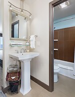 The Coho Oceanfront Lodge