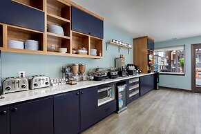 The Coho Oceanfront Lodge