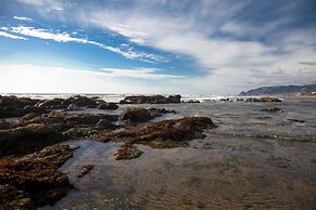 The Coho Oceanfront Lodge